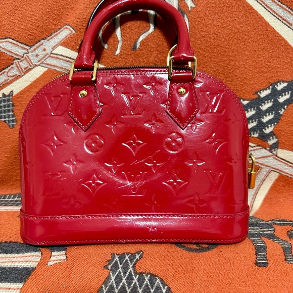 LOUIS VUITTON ❤️🌟AA1173 VERNIS RED ALMA BB NO LONG STRAP ⭐️ - Picture 2 of 15